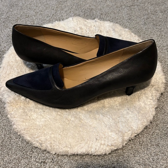 Trotters Black and Navy Women's Flats Leather Small Heels. - Picture 2 of 5